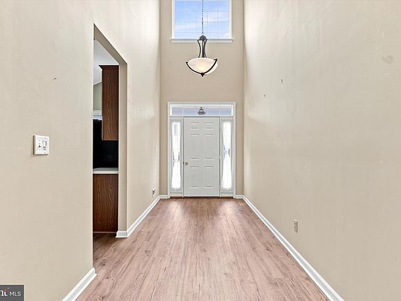 5th image of 296 Westminster Ln
