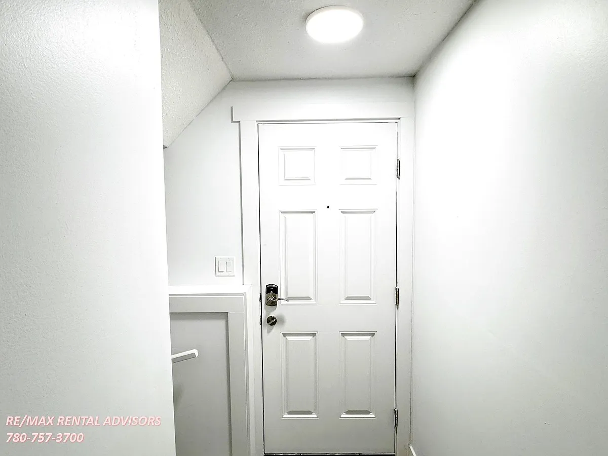 Building Photo - 1002 Daniels Loop SW #BASEMENT