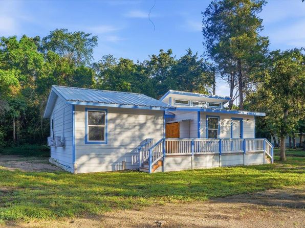 877 Yaupon Dr