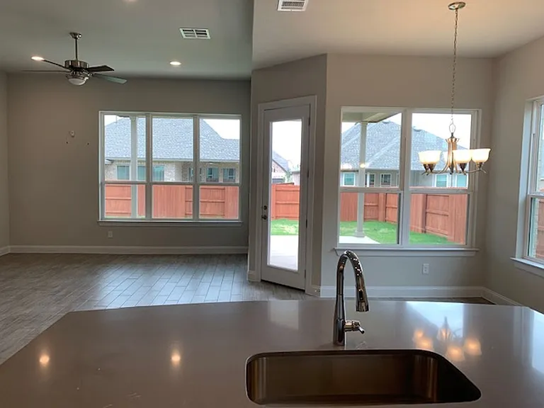 2202 Ambling Trl — Photo 6