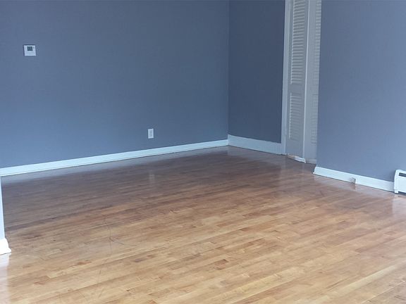 2nd image of 307 W Van Buren St