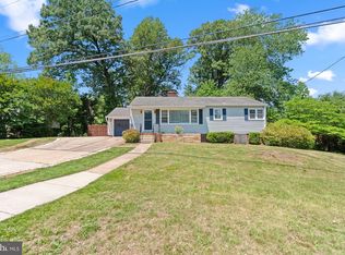 998 N Roosevelt St, Falls Church, VA 22046