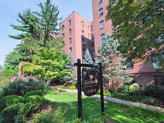 3rd image of 142 Garth Road #5S