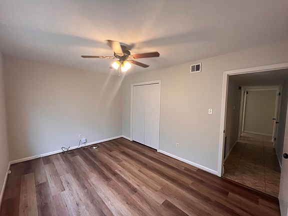 5th image of 260 Armstrong Dr