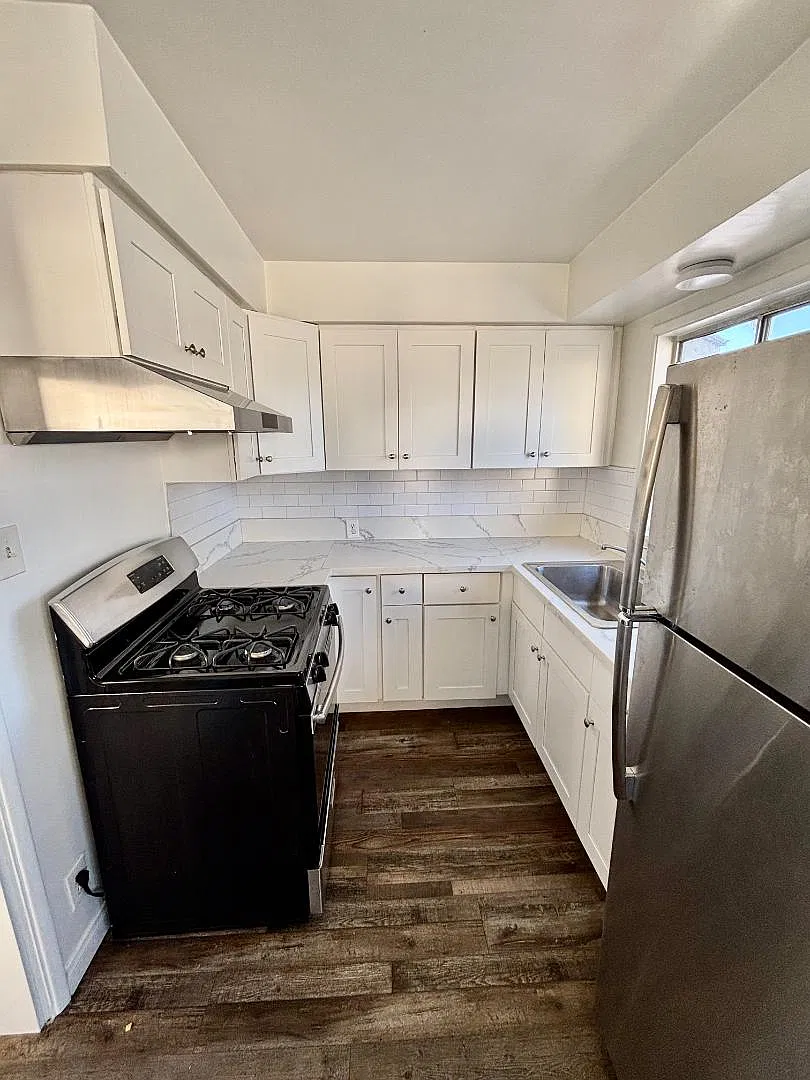 38 S Parkwood Ave - 36 S. Parkwood — Photo 1