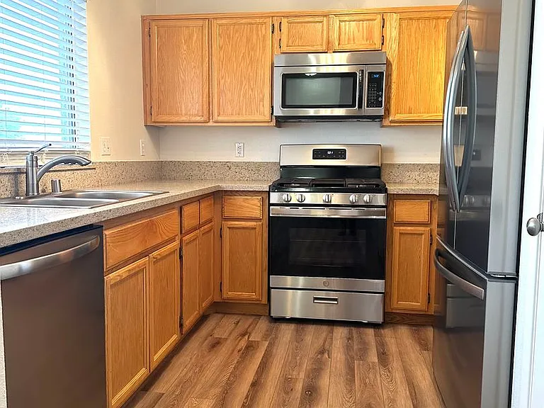 183 Caswell Ct — Photo 5