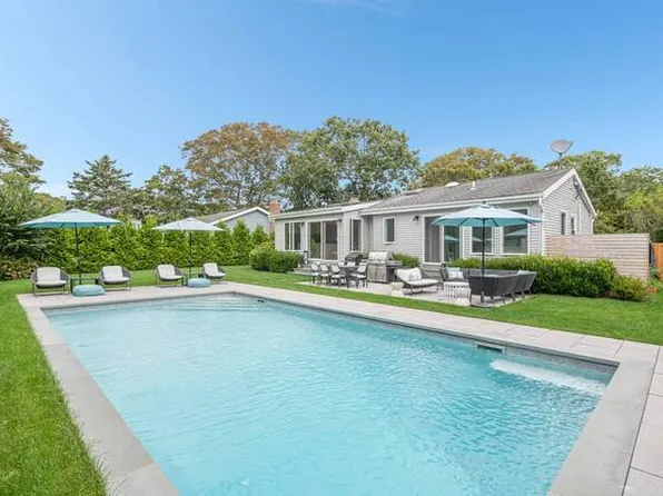 157 Wakeman Rd, Hampton Bays, NY 11946