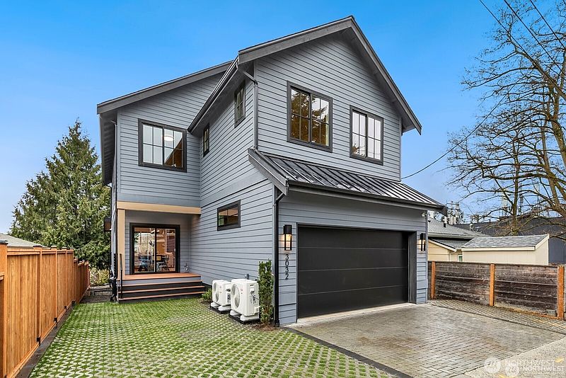 2nd image of 3032 NE Blakeley Street