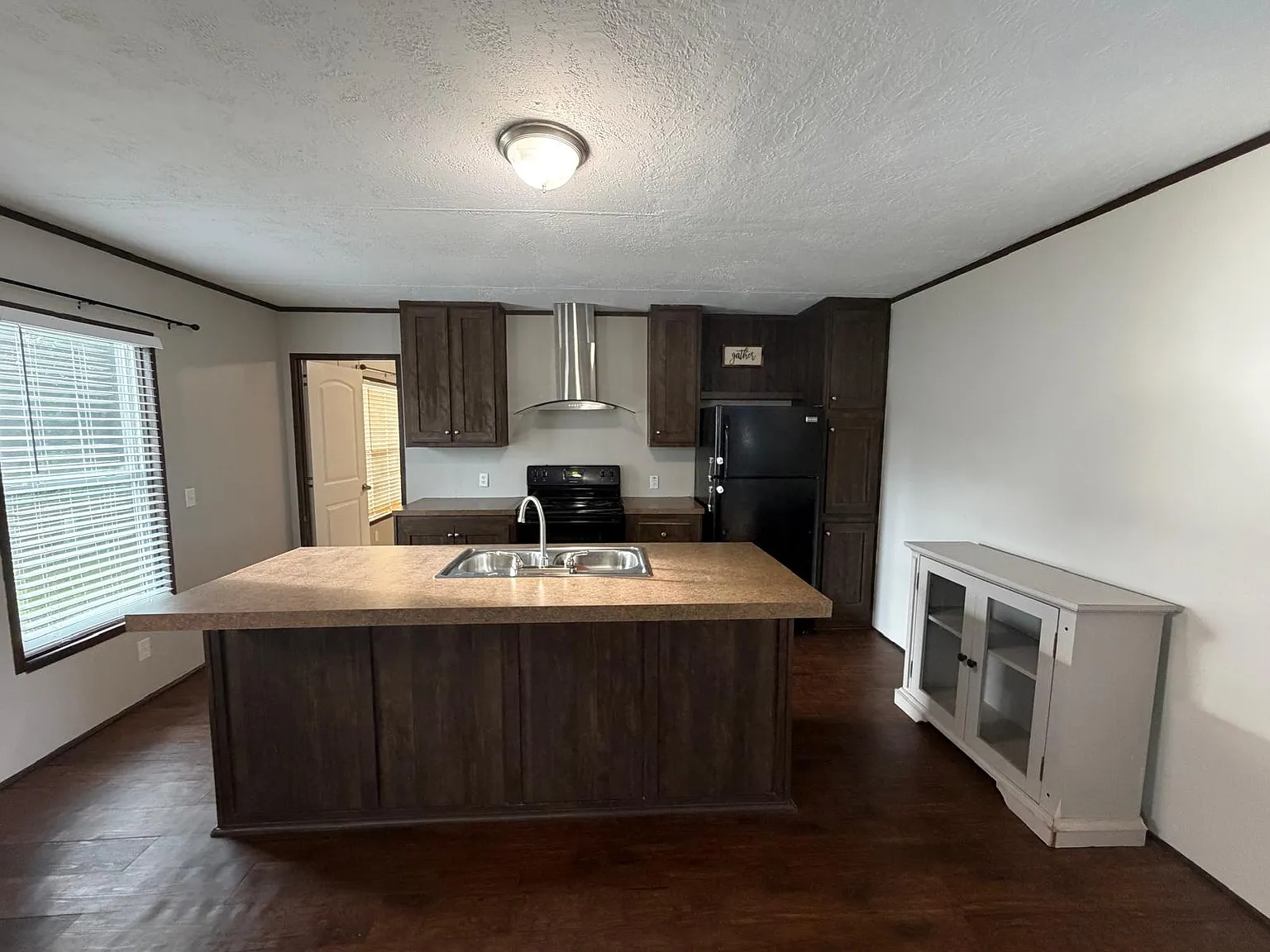 3 bed, 1152 sqft, $1,400 — Photo 3