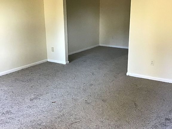 4th image of 104 Bristol Ave