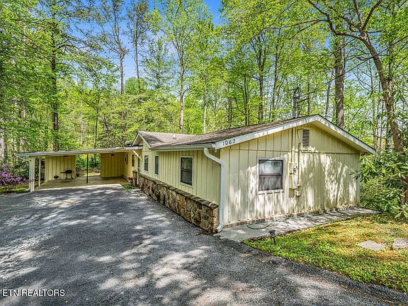 3rd image of 1062 N Ridge Pl