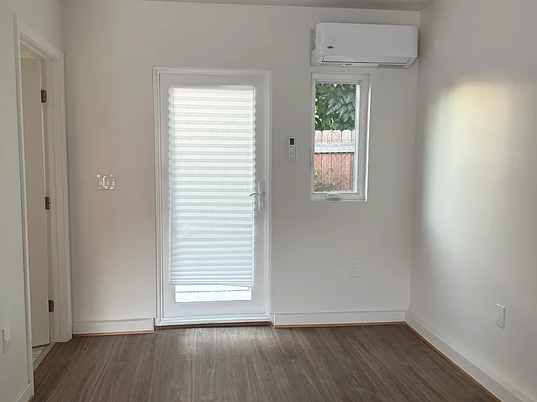 4323 Berenice Ave — Photo 2