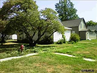 4th image of 212 W Elm St