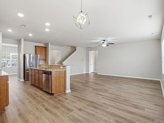 3rd image of 105 Beacon Falls Ct