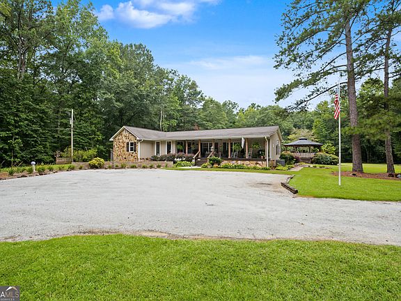 3rd image of 331 Clearwater Rd