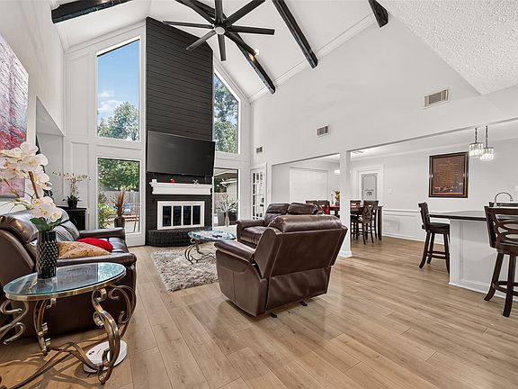 3rd image of 5919 Spring Creek Oaks Dr