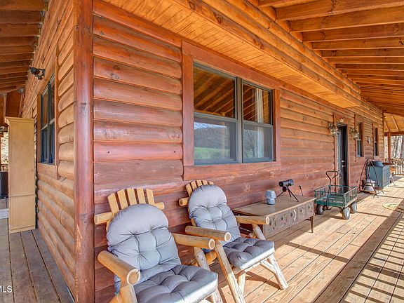 4th image of 665 Laurels Rd