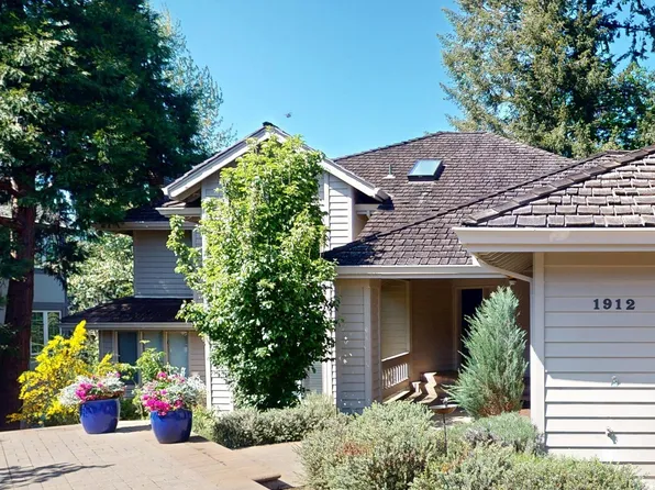 1912 Sunburst Ter, West Linn, OR 97068