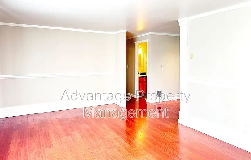 2 bed, 1.0 bath, 945 sqft, $2,000 — Photo 3