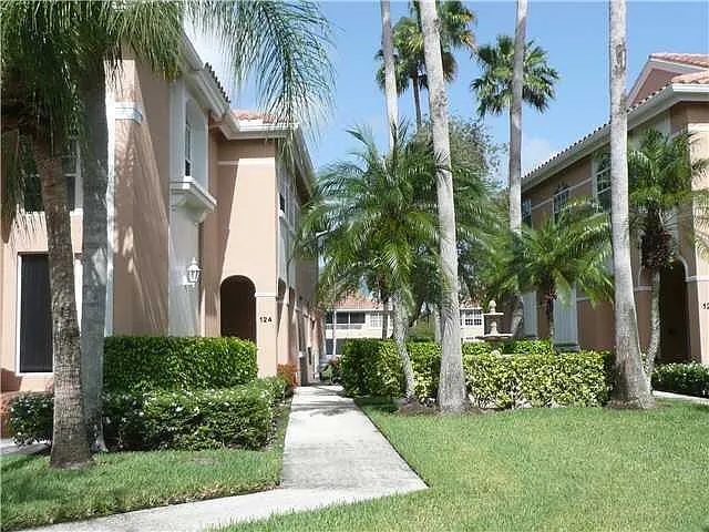 3 bed, 2.0 bath, 1912 sqft, $9,000 — Photo 2