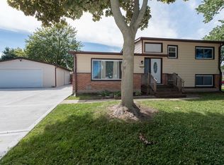 2001 Devonshire Rd, Waukegan, IL 60087