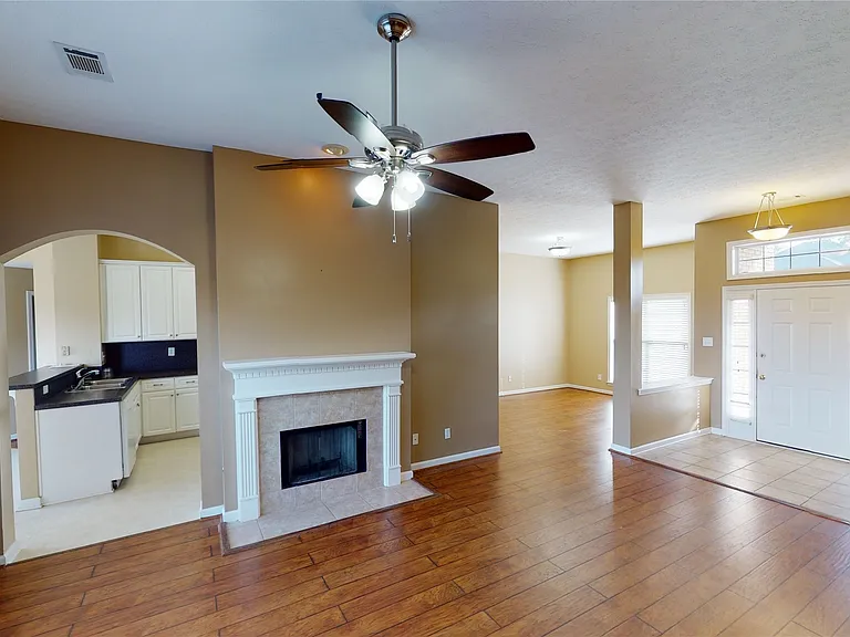 615 Castlebrook Dr — Photo 7