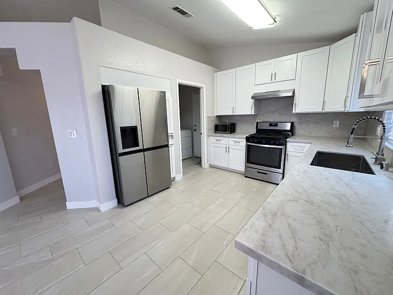 9180 Sparklewood Ct — Photo 2