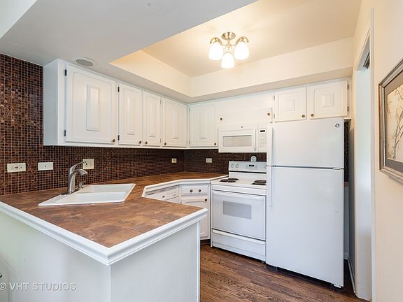 5th image of 1935 Tanglewood Dr