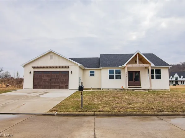 236 Crown Manor Cir, Mineral Wells, WV 26150