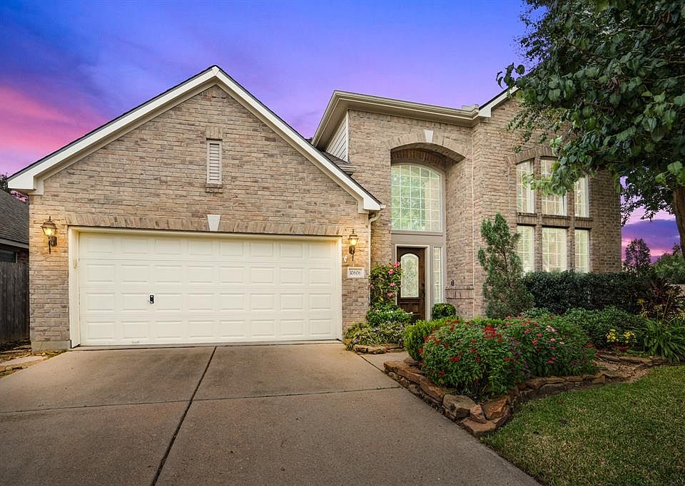 Welcome to 10606 Crownsedge Drive located in a fabulous LOCATI0N on a cul-de-sac with added privacy of a greenbelt.