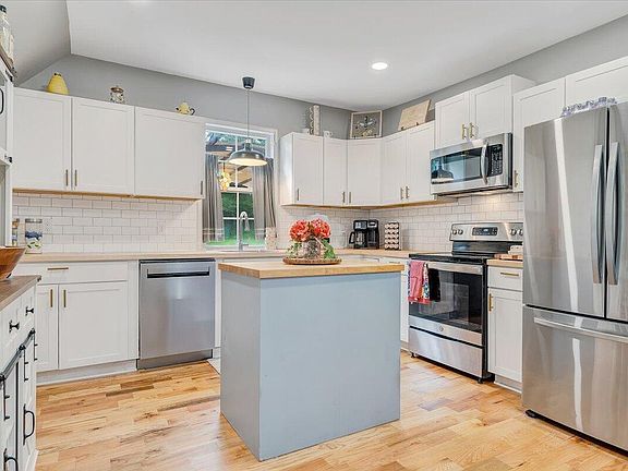 2nd image of 1013 Madison St