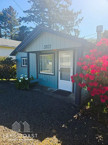 3102 SW Coast Ave Photo 1