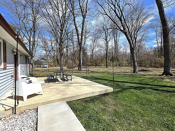 2nd image of 10261 N Rooker Rd