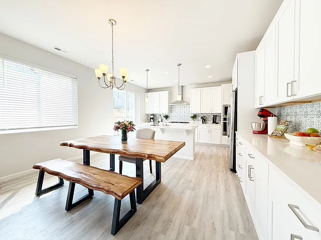 740 SE Nordmann Loop — Photo 13