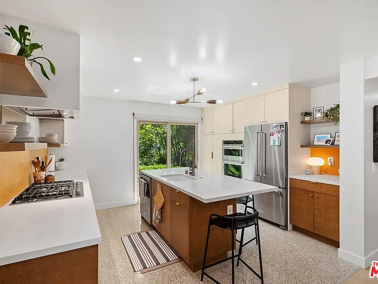 11260 Overland Ave #12D — Photo 8