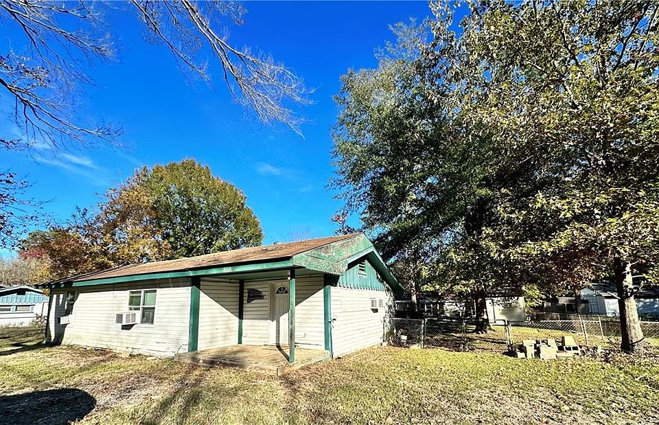 1st image of 4806 Sonnett Dr