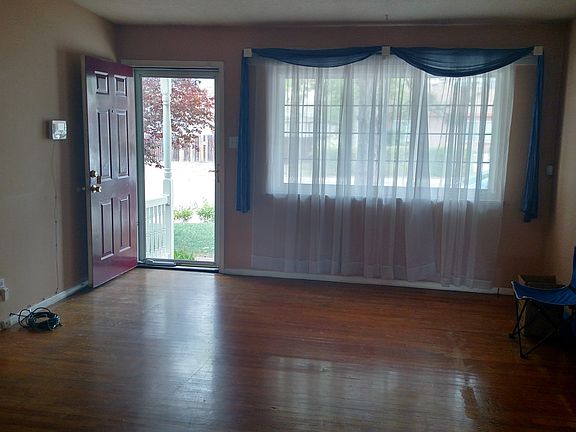 3rd image of 2605 Edgecliff Dr