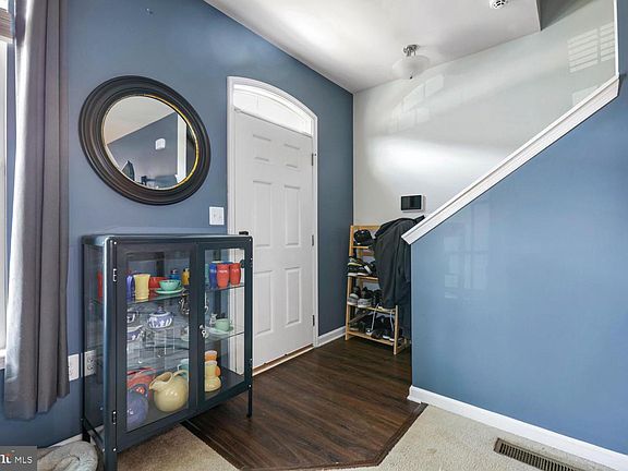 4th image of 335 Rolling Valley Dr