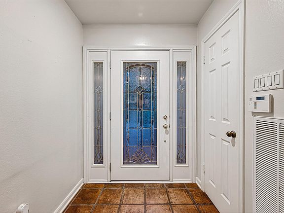 3rd image of 618 Longview Dr