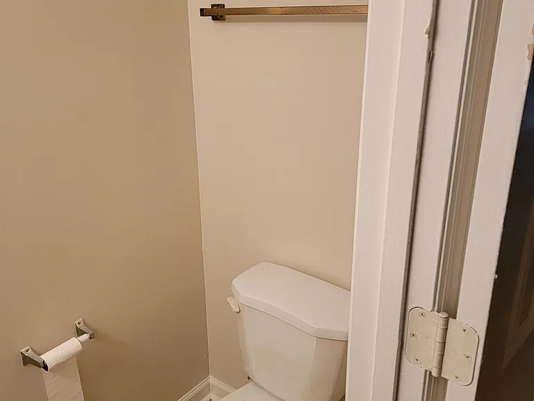 411 Woodsman Ct — Photo 6