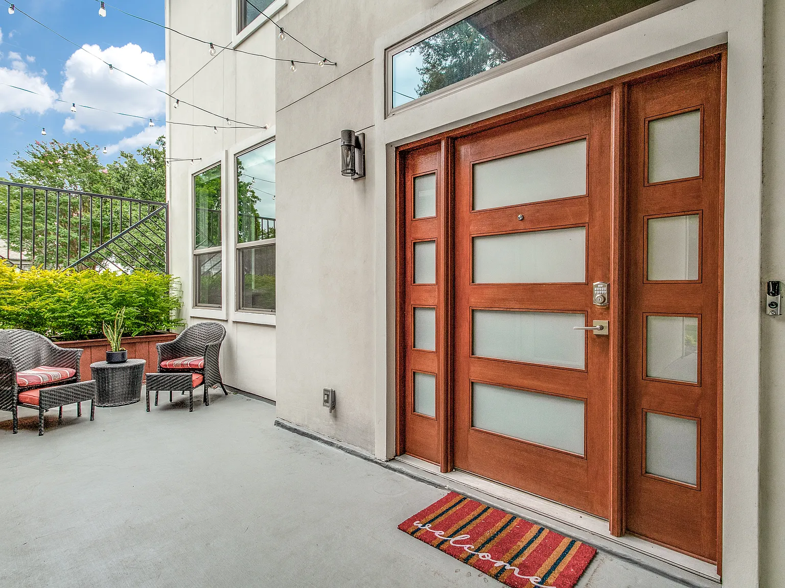 5 bed, 4.5 bath, 4000 sqft, $9,950 — Photo 3