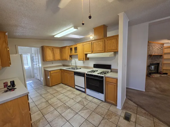 6816 Hallmark Ave NE, Albuquerque, NM 87109