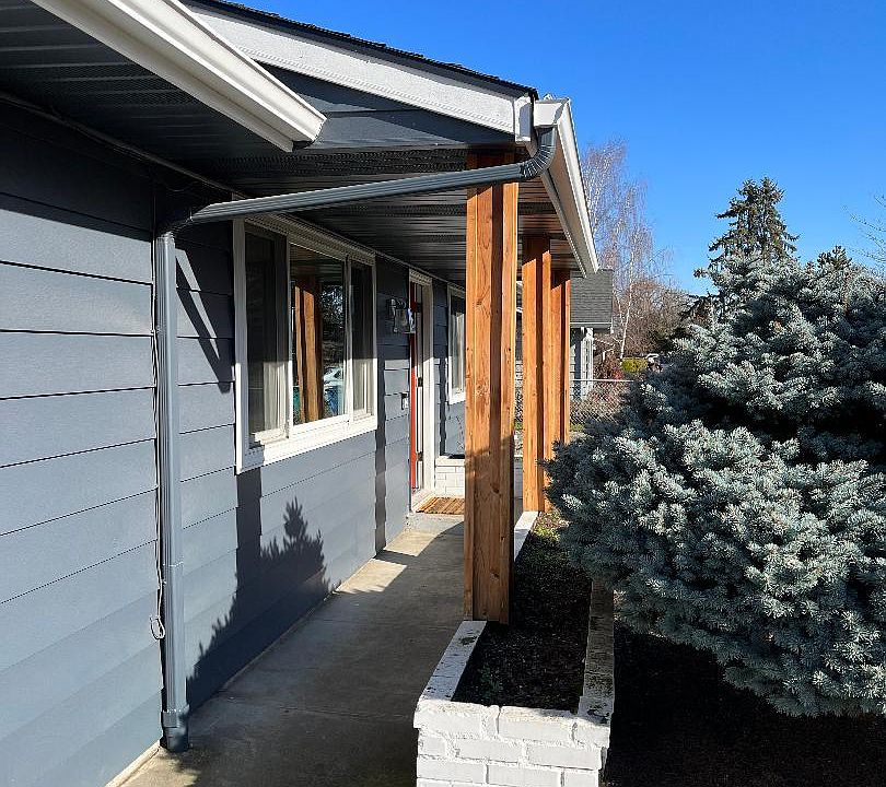 Covered front entry way.