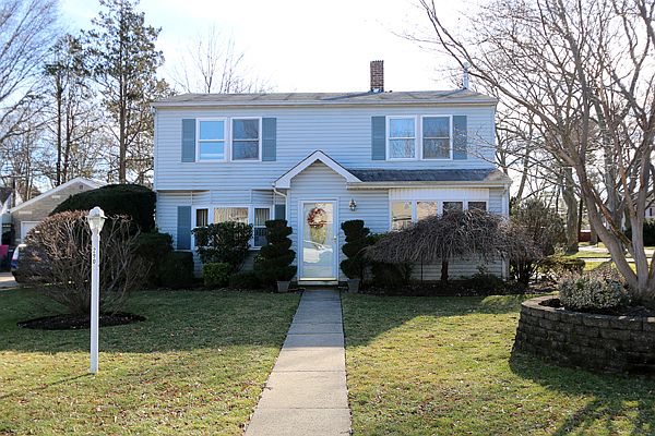 1st image of 290 Curtis Ave