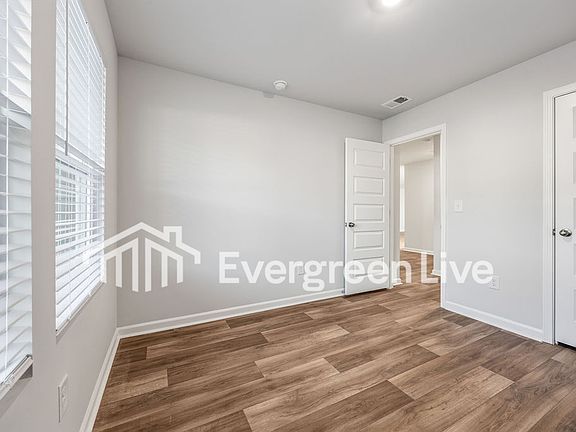 3rd image of 1708 King Oaks Loop