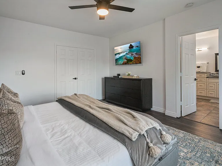 5408 E Kelton Ln — Photo 16