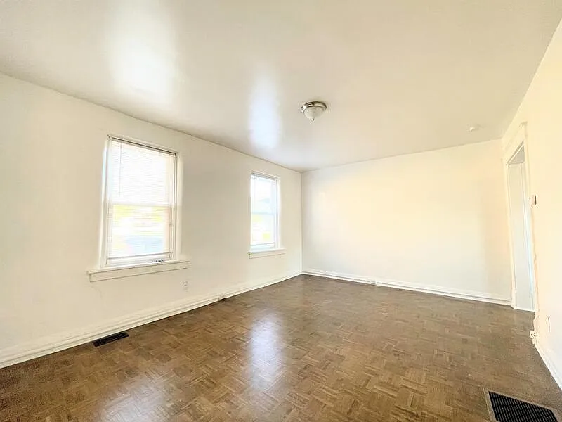 Studio, 1.0 bath, 550 sqft, $775 — Photo 3