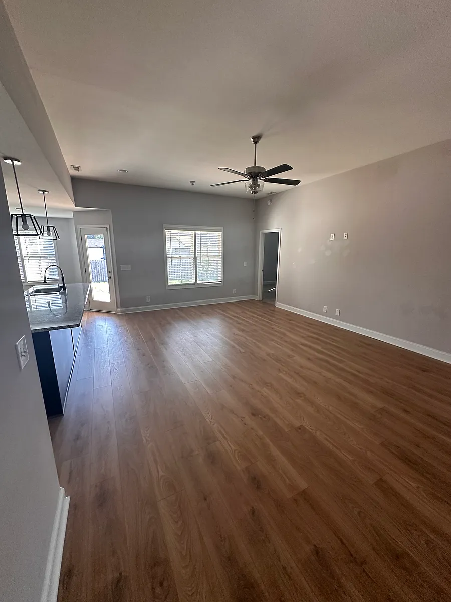 Building Photo - 487 Kinslow Ct