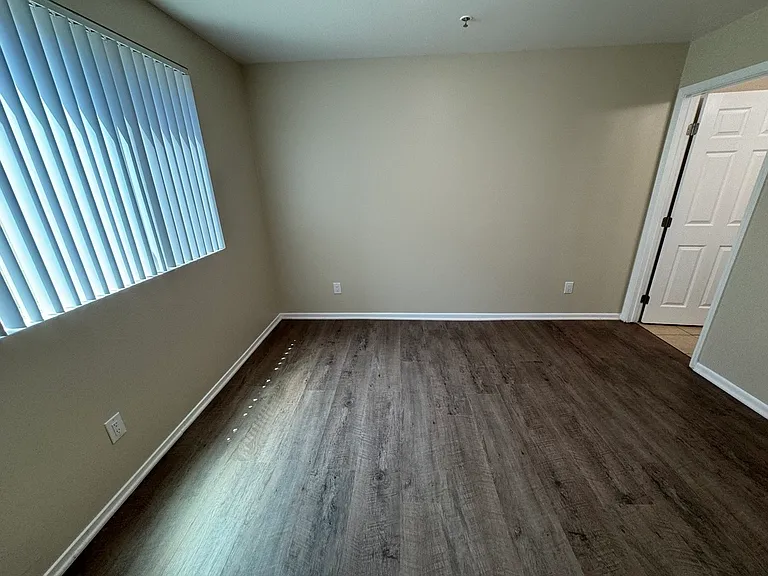 6842 Morella Ave #3 — Photo 34