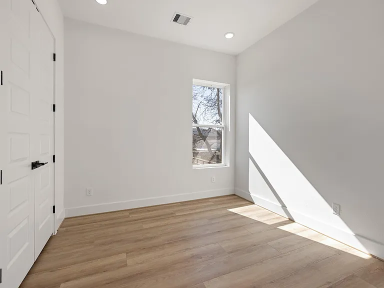 3510 Adair St — Photo 9
